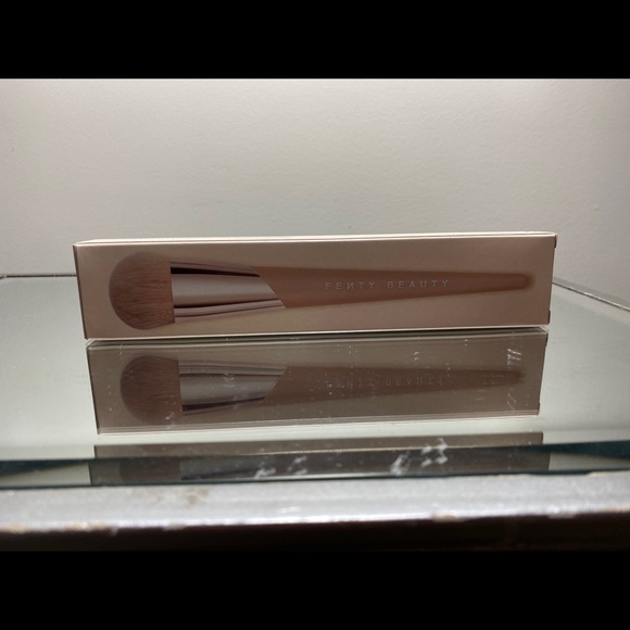 Fenty Beauty Full-bodied Foundation Brush - Picture 2 of 2